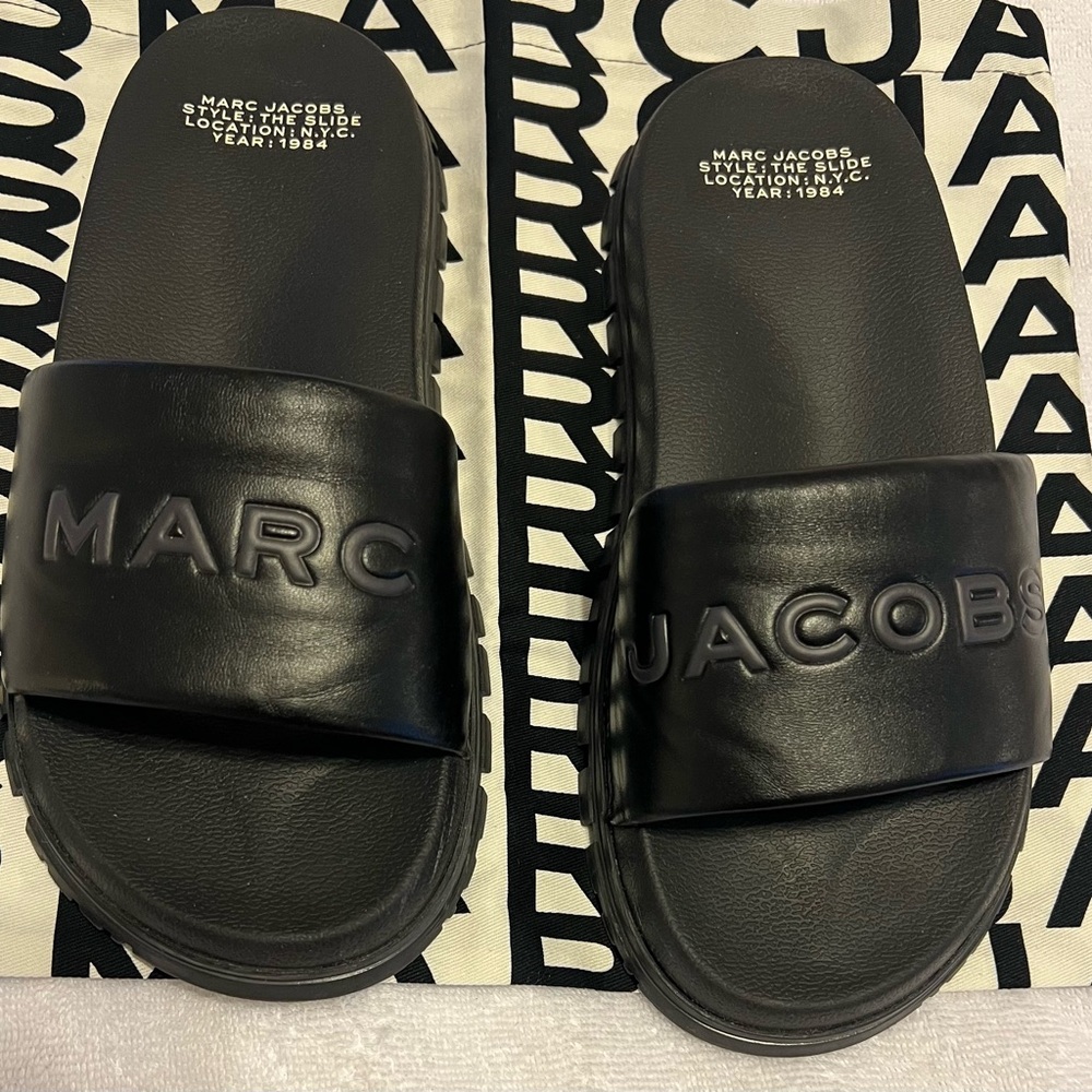 Marc Jacobs Black Sandals Sleek Slip-On Design